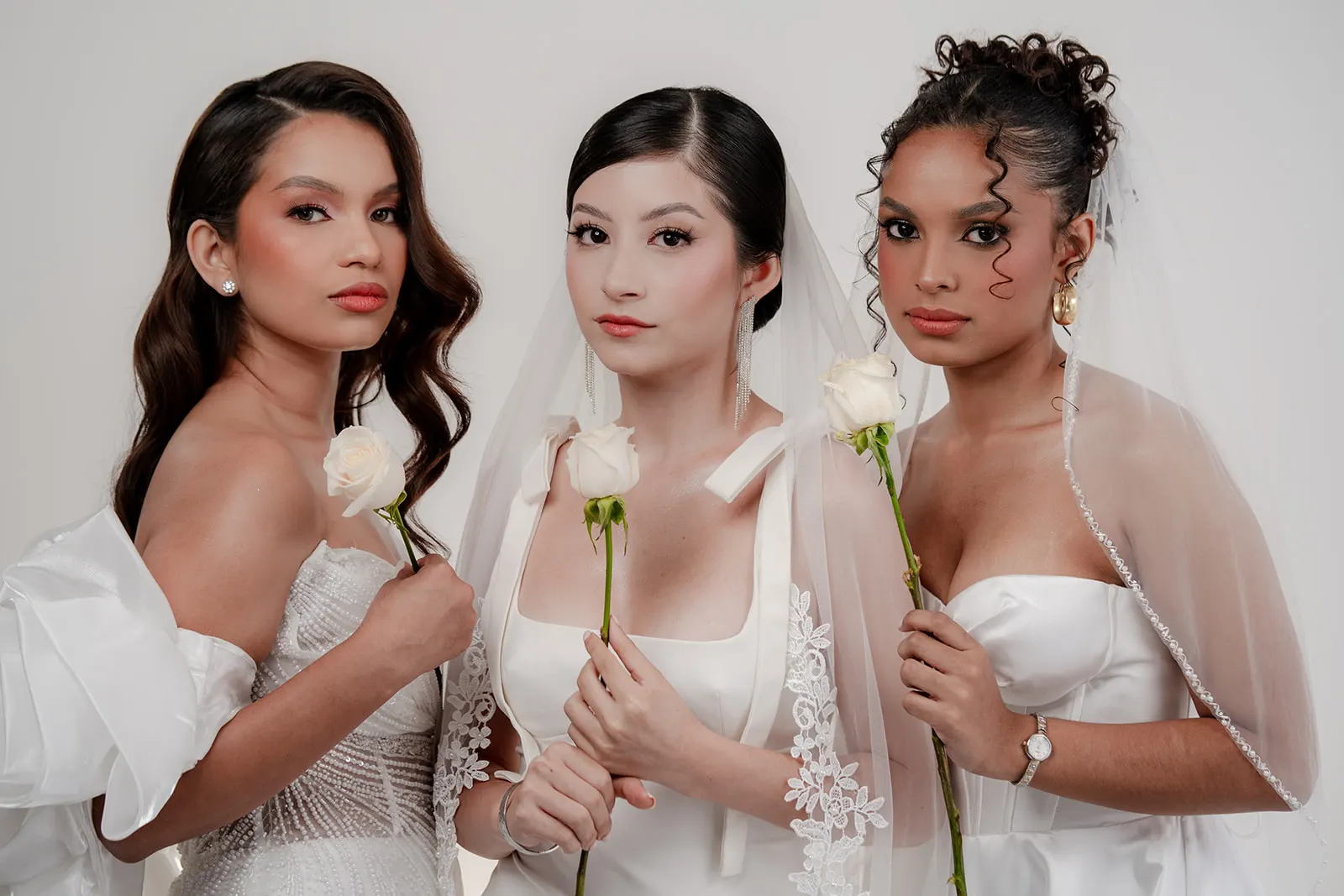 Tres novias con maquillaje y peinado de Tercero Beauty Labs en Managua